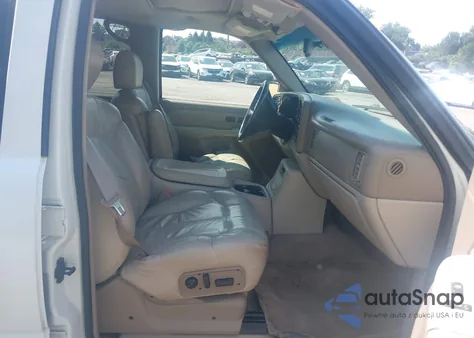 2002 Chevrolet Suburban 1500 Ls/Lt/Z71 z USA, uszkodzony, nr VIN 1GNFK16Z92J33067E